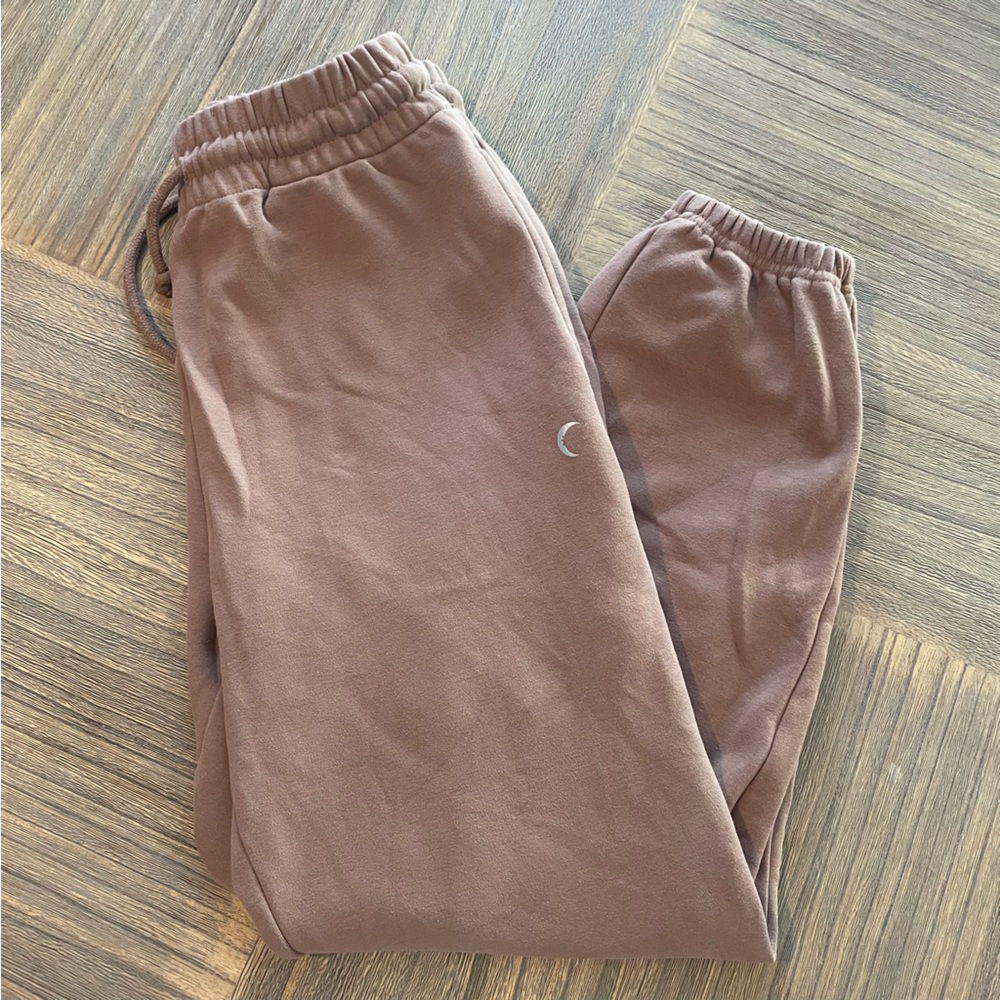 ZYIA sweats in Dust